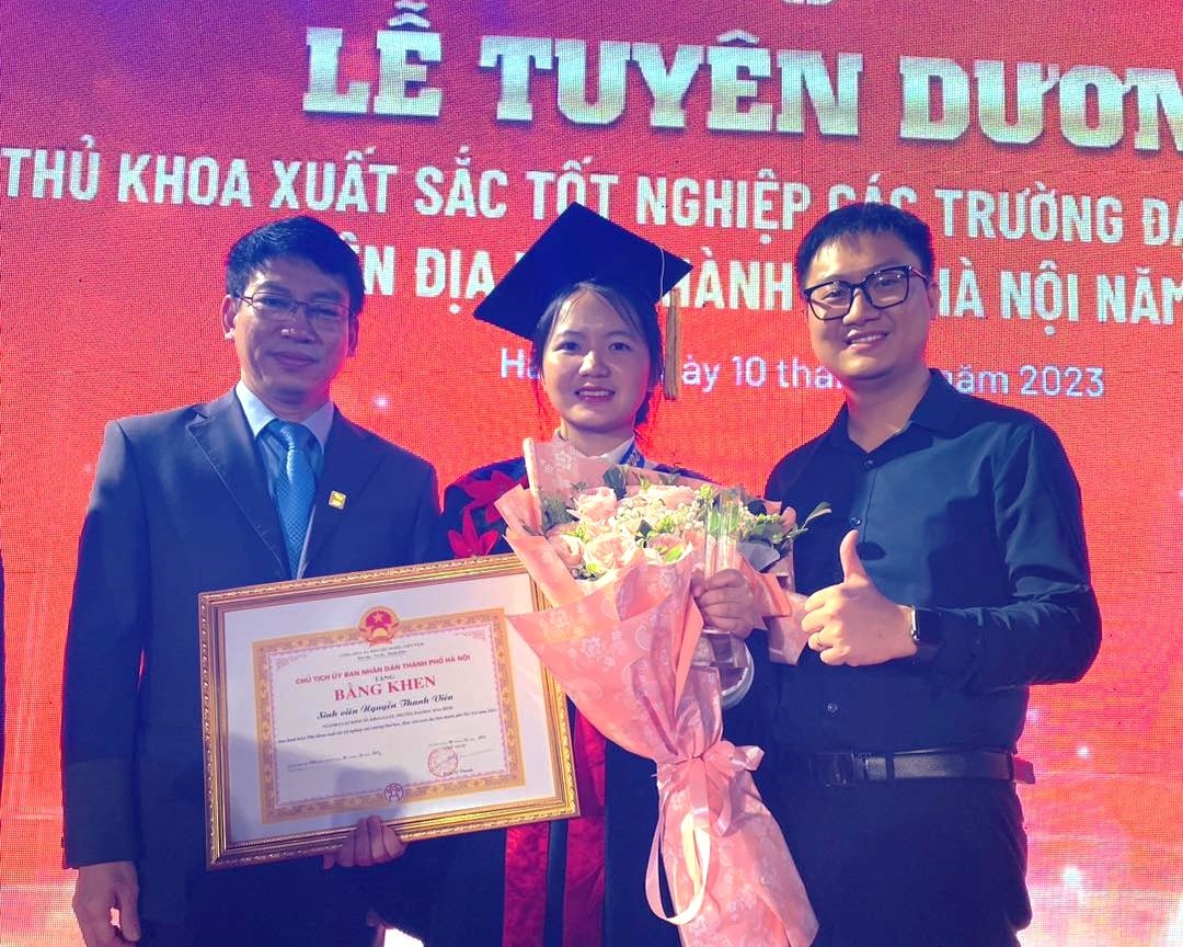 Nguyễn Thanh Viên lớp 519 LKT là một trong 96 thủ khoa được vinh danh tại buổi lễ