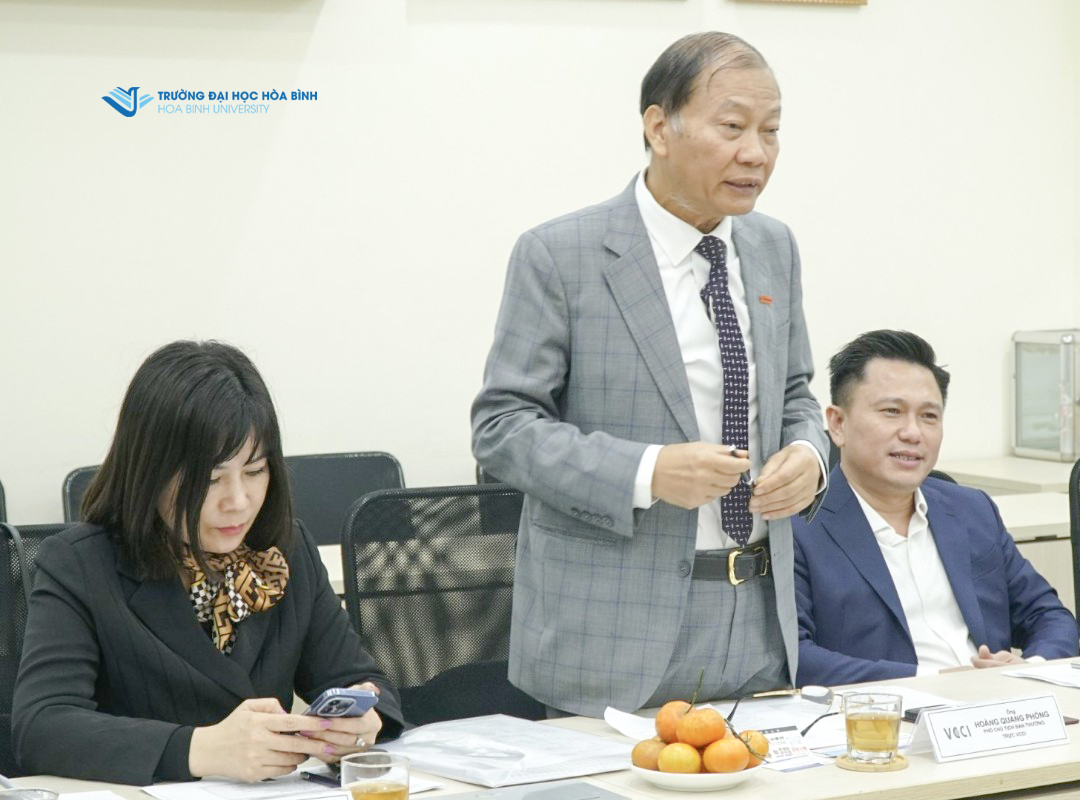Ông Hoàng Quang Phòng, Phó Chủ tịch Liên Đoàn Thương mại và Công nghiệp Việt Nam (VCCI), Trưởng đoàn công tác đến thăm và trao đổi tại Trường ĐHHB, Hà Nội,  tháng 01/2024