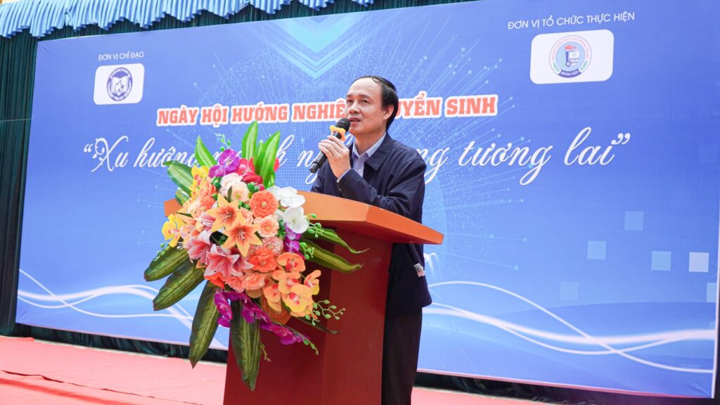 Ông Phan Xuân Quyết, Phó Giám đốc Sở Giáo dục và Đào tạo Hưng Yên
