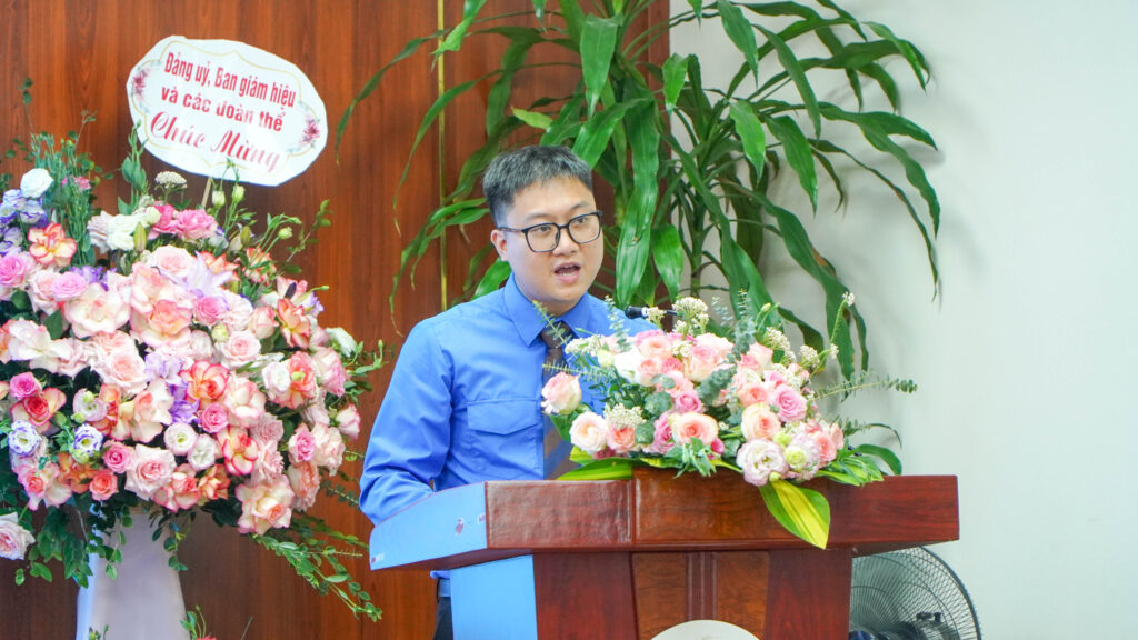 Đ/c Nguyễn Toàn Định, Bí thư Đoàn thanh niên trường Đại học Hòa Bình chia sẻ tại buổi lễ