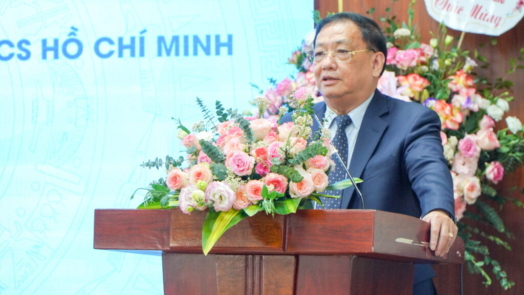 NGND.PGS.TS Tô Ngọc Hưng, Phó Bí thư Đảng ủy, Hiệu trưởng Nhà trường phát biểu tại buổi lễ